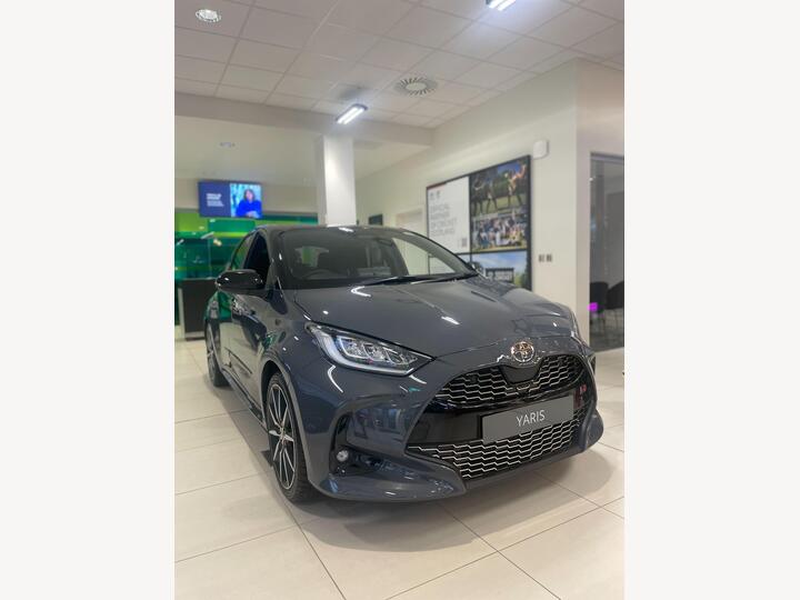 Toyota Yaris 1.5 VVT-h GR SPORT E-CVT Euro 6 (s/s) 5dr