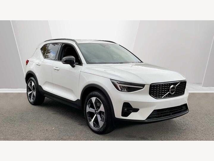 Volvo XC40 2.0 B3 MHEV Plus Dark DCT Auto Euro 6 (s/s) 5dr