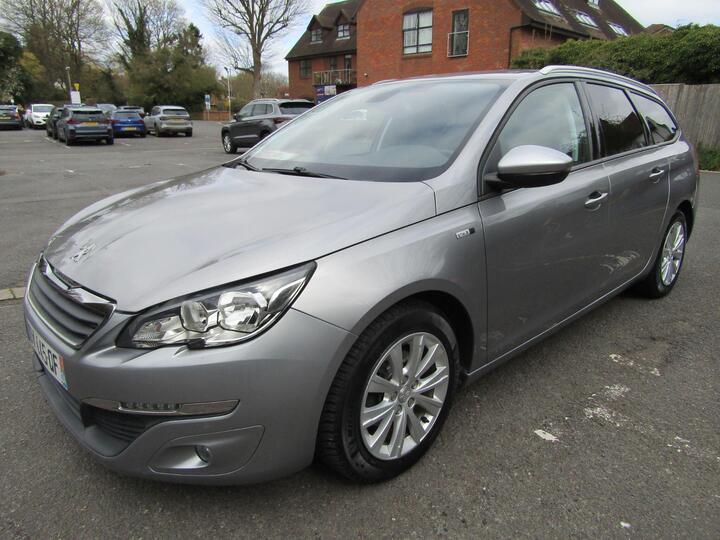 Peugeot 308 1.2 PURE TECH ALLURE 5DR PETROL LHD