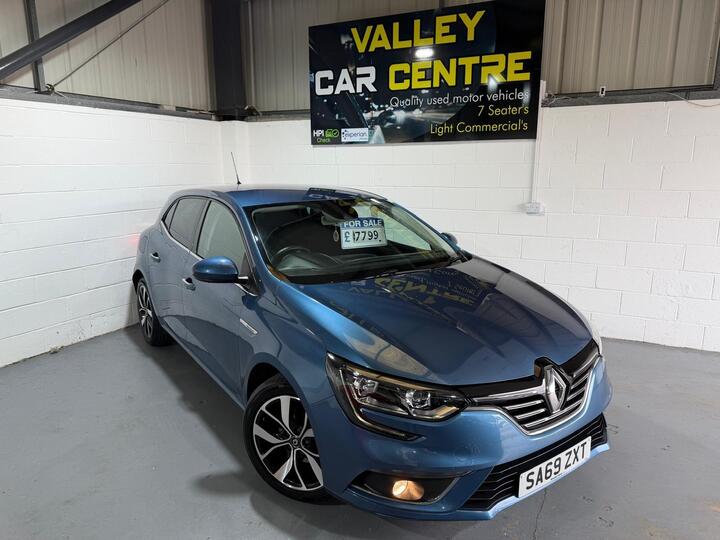 Renault Megane 1.3 TCe Iconic Euro 6 (s/s) 5dr Renault Megane 1.3 TCe Iconic Euro 6 (s/s) 5dr