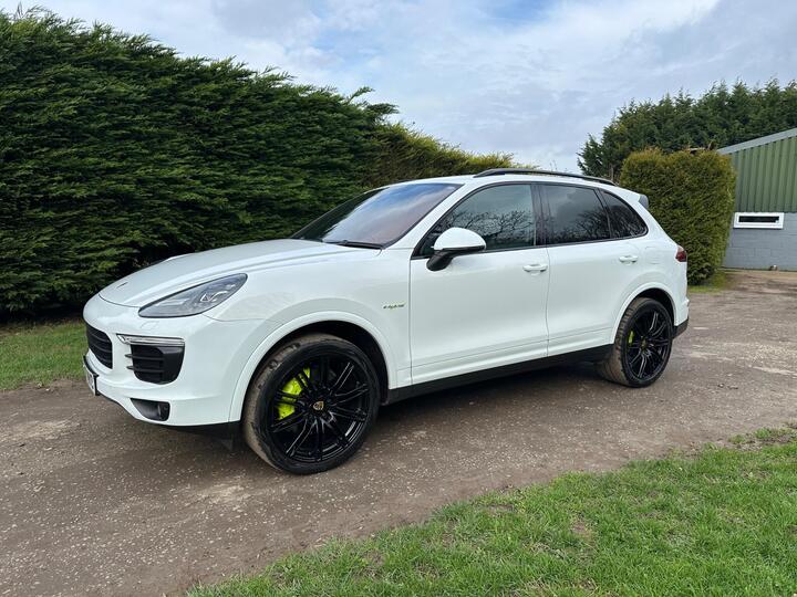 Porsche Cayenne 3.0 V6 E-Hybrid S Platinum Edition TiptronicS 4WD Euro 6 (s/s) 5dr Porsche Cayenne 3.0 V6 E-Hybrid S Platinum Edition TiptronicS 4WD Euro 6 (s/s) 5dr