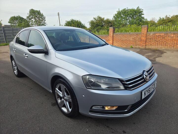 Volkswagen Passat 2.0 TDI BlueMotion Tech SE DSG Euro 5 (s/s) 4dr