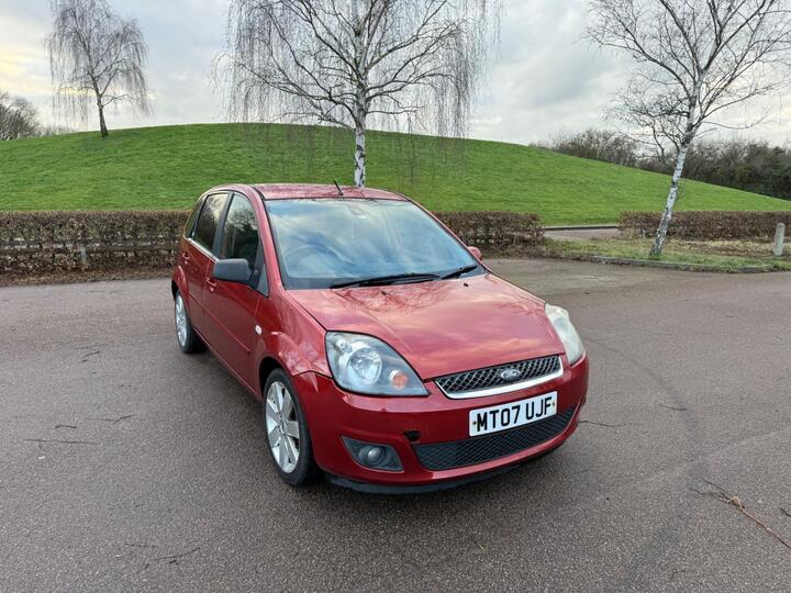 Ford Fiesta 1.6 Ghia 5dr
