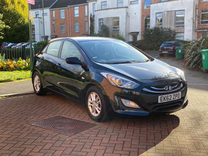 Hyundai I30 1.6 CRDi Blue Drive Active Euro 5 (s/s) 5dr Hyundai I30 1.6 CRDi Blue Drive Active Euro 5 (s/s) 5dr