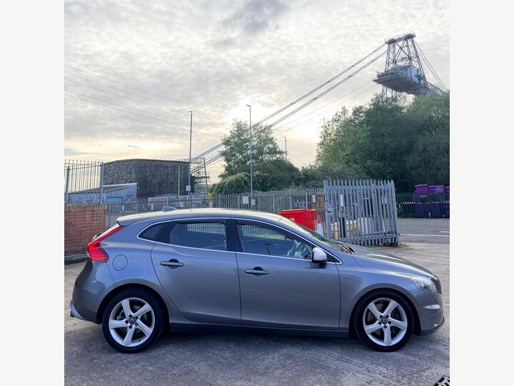 Volvo V40 2.0 D2 R-Design Nav Auto Euro 6 (s/s) 5dr
