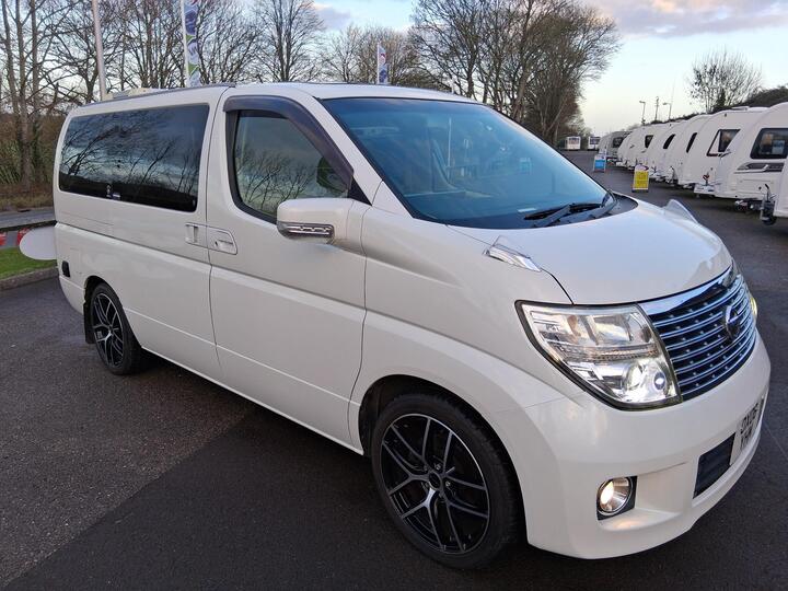 Nissan Elgrand ULTIMATE DAY VAN