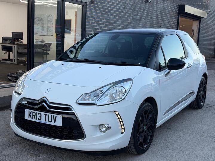 Citroen DS3 1.6 E-HDi Airdream DStyle Plus Euro 5 (s/s) 3dr Citroen DS3 1.6 E-HDi Airdream DStyle Plus Euro 5 (s/s) 3dr