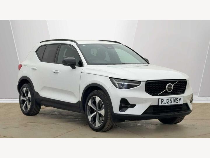 Volvo XC40 2.0 B4 MHEV Plus Dark DCT Auto Euro 6 (s/s) 5dr