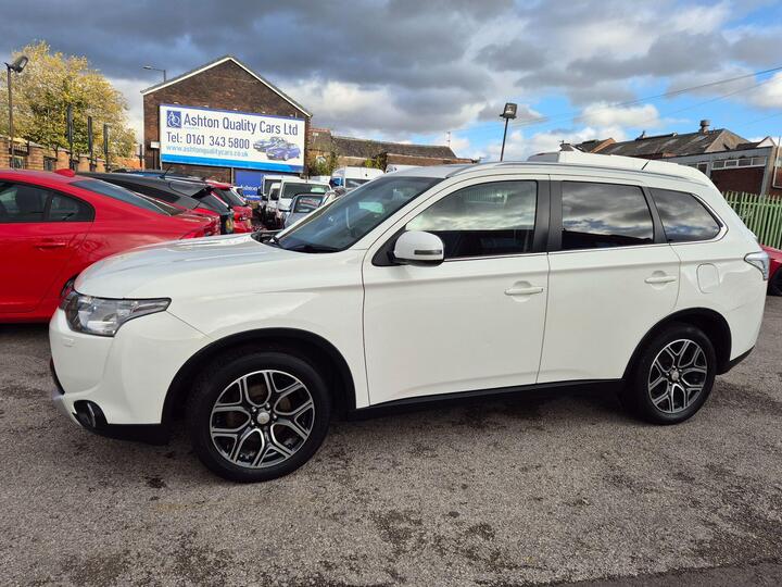 Mitsubishi Outlander 2.2 DI-D GX4 4WD Euro 5 (s/s) 5dr Mitsubishi Outlander 2.2 DI-D GX4 4WD Euro 5 (s/s) 5dr