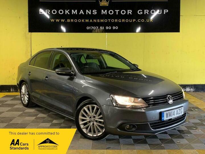 Volkswagen Jetta 2.0 TDI Sport Euro 5 4dr Volkswagen Jetta 2.0 TDI Sport Euro 5 4dr
