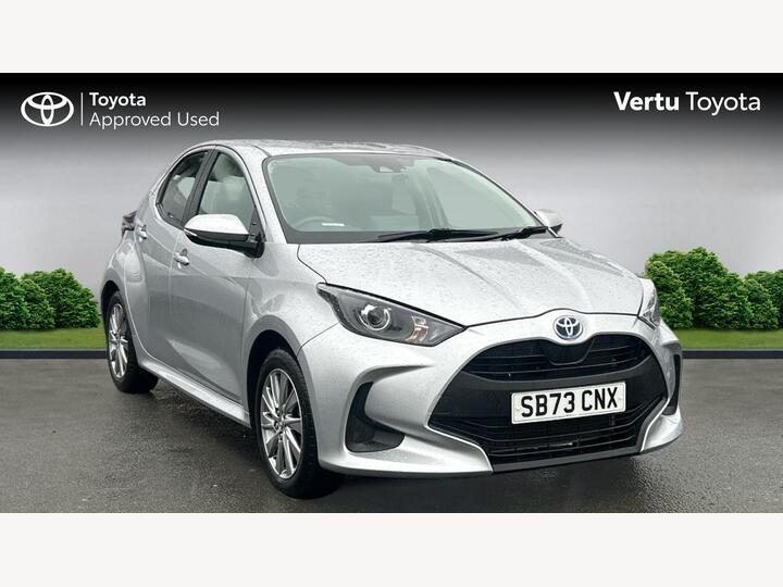 Toyota Yaris 1.5 VVT-h Icon E-CVT Euro 6 (s/s) 5dr Toyota Yaris 1.5 VVT-h Icon E-CVT Euro 6 (s/s) 5dr