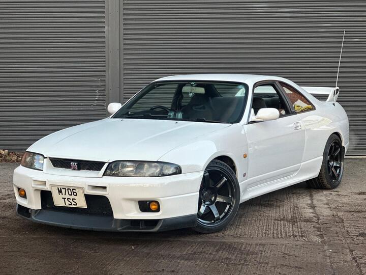 Nissan Skyline R33 GT-R V-Spec 1