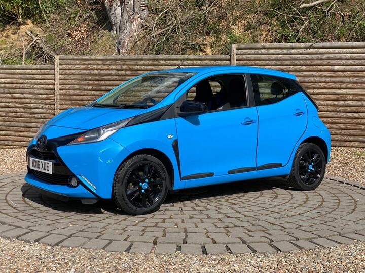 Toyota AYGO 1.0 VVT-i X-cite X-shift Euro 6 5dr Toyota AYGO 1.0 VVT-i X-cite X-shift Euro 6 5dr