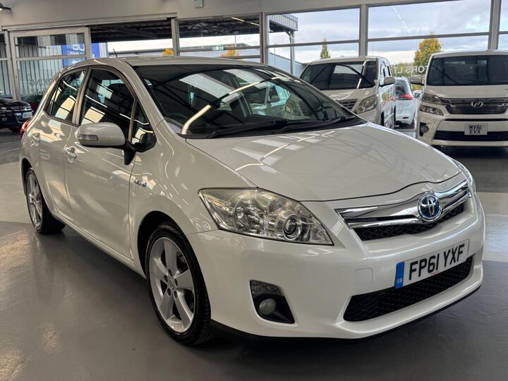 Toyota Auris 1.8 VVT-h T Spirit CVT Euro 5 (s/s) 5dr Toyota Auris 1.8 VVT-h T Spirit CVT Euro 5 (s/s) 5dr