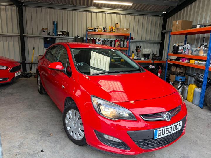 Vauxhall Astra 1.6 16v Exclusiv Auto Euro 5 5dr