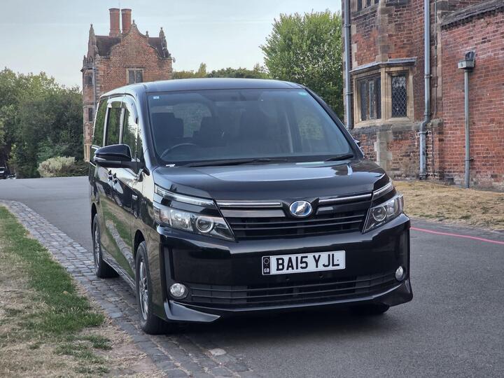 Toyota Voxy Hybrid Auto Economical Warranty Family