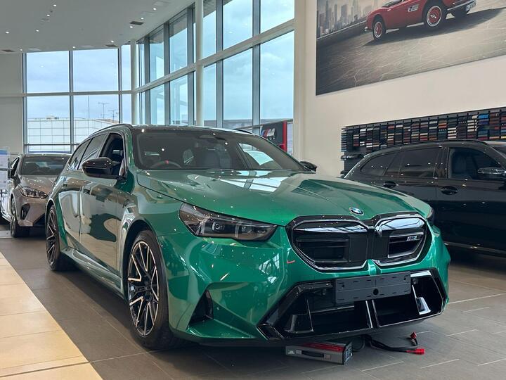 BMW M5 4.4 22.1kWh Touring Steptronic XDrive Euro 6 (s/s) 5dr