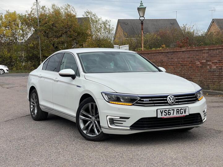 Volkswagen Passat 1.4 TSI GTE DSG Euro 6 (s/s) 4dr Volkswagen Passat 1.4 TSI GTE DSG Euro 6 (s/s) 4dr