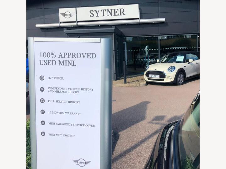 MINI Convertible 2.0 Cooper S Exclusive Steptronic Euro 6 (s/s) 2dr MINI Convertible 2.0 Cooper S Exclusive Steptronic Euro 6 (s/s) 2dr