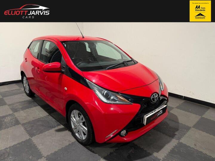 Toyota AYGO 1.0 VVT-i X-pression X-wave Euro 5 5dr Euro 5 Toyota AYGO 1.0 VVT-i X-pression X-wave Euro 5 5dr Euro 5
