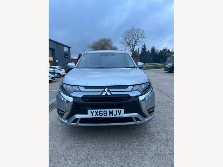 Mitsubishi Outlander 2.4h TwinMotor 13.8kWh 5hs CVT 4WD Euro 6 (s/s) 5dr