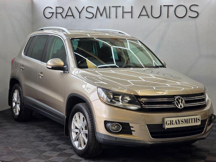 Volkswagen Tiguan 2.0 TDI BlueMotion Tech SE DSG 4WD Euro 5 (s/s) 5dr