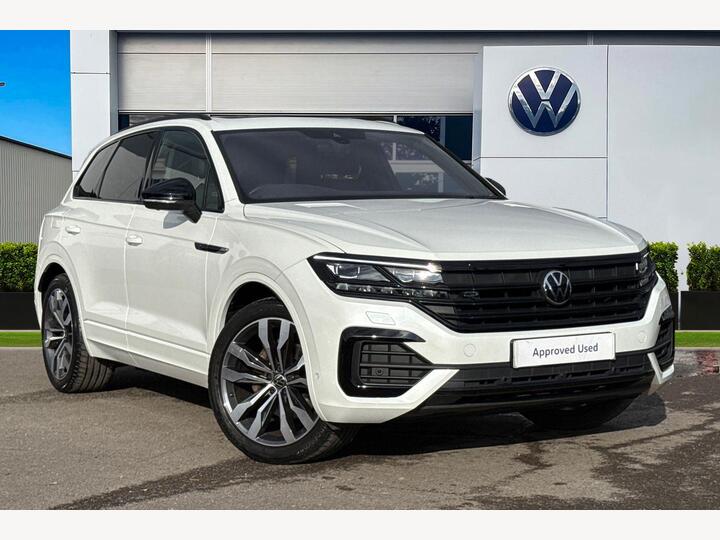 Volkswagen Touareg 3.0 TDI V6 Black Edition Tiptronic 4Motion Euro 6 (s/s) 5dr Volkswagen Touareg 3.0 TDI V6 Black Edition Tiptronic 4Motion Euro 6 (s/s) 5dr