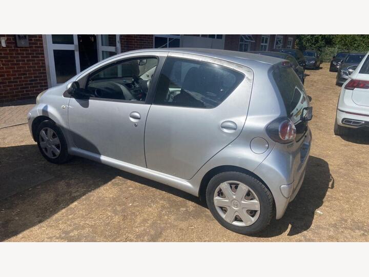 Toyota AYGO 1.0 VVT-i Ice Euro 5 5dr