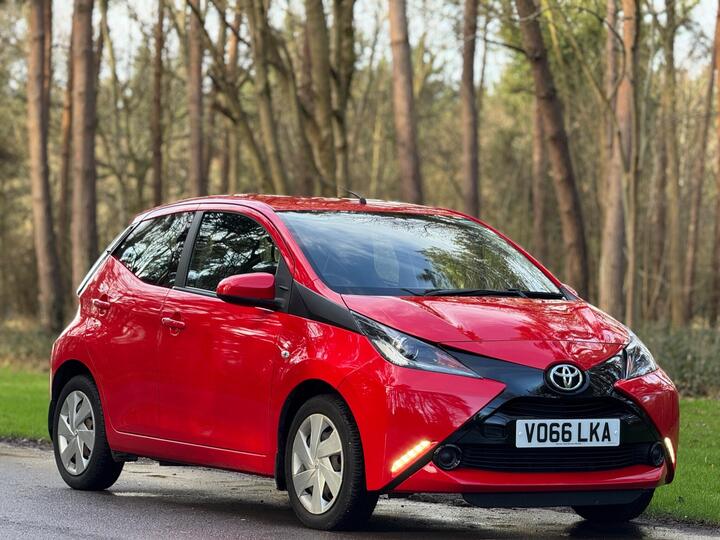 Toyota AYGO 1.0 VVT-i X-play X-shift Euro 6 5dr