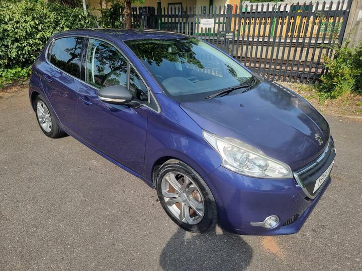Peugeot 208 1.2 VTi Allure Euro 5 5dr