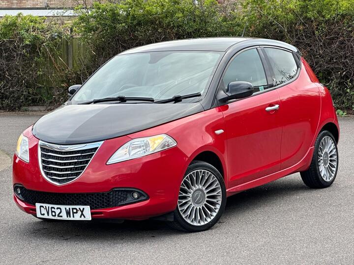 Chrysler Ypsilon 1.2 Black&Red Euro 5 (s/s) 5dr Chrysler Ypsilon 1.2 Black&Red Euro 5 (s/s) 5dr