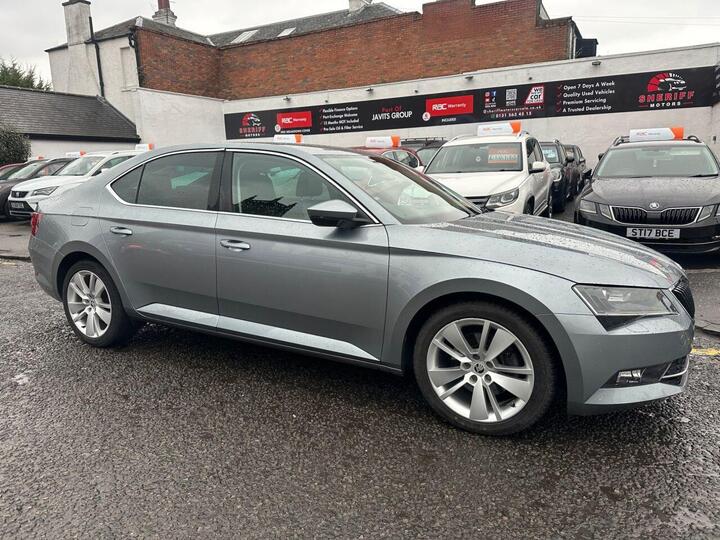 Skoda SUPERB 2.0 TDI SE L Executive DSG Auto 6Spd 4WD Euro 6 (s/s) 5dr Skoda SUPERB 2.0 TDI SE L Executive DSG Auto 6Spd 4WD Euro 6 (s/s) 5dr
