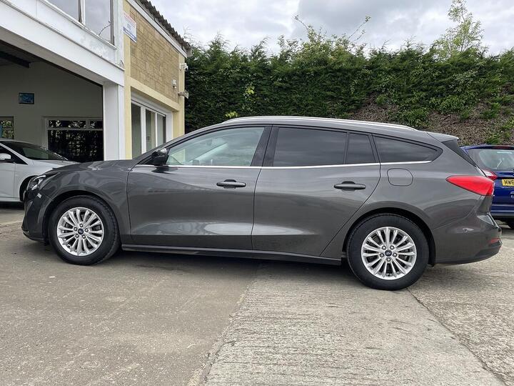 Ford Focus 1.0T EcoBoost Titanium Auto Euro 6 (s/s) 5dr