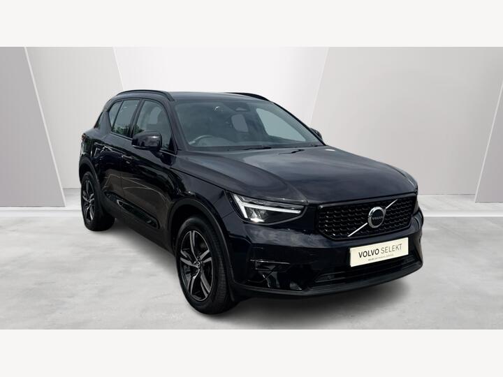 Volvo XC40 2.0 B3 MHEV Plus Dark DCT Auto Euro 6 (s/s) 5dr