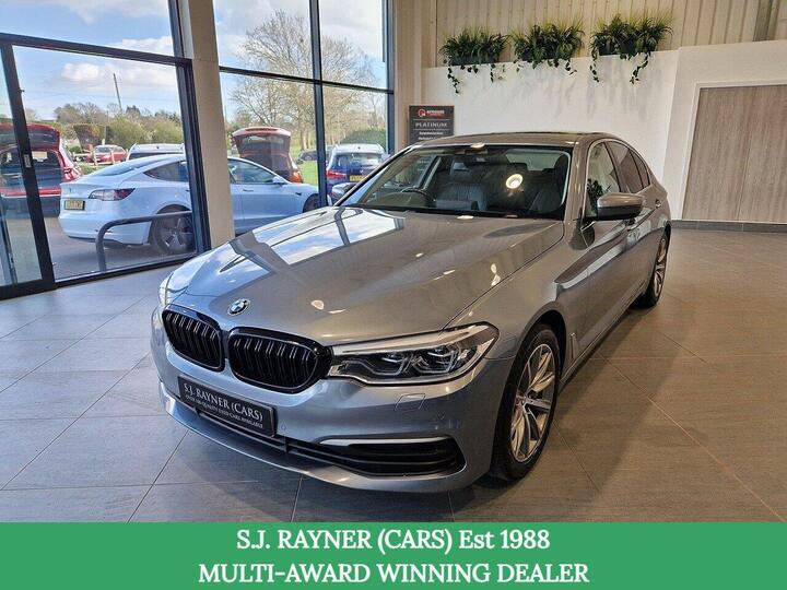 BMW 5 Series 3.0 540i SE Auto XDrive Euro 6 (s/s) 4dr BMW 5 Series 3.0 540i SE Auto XDrive Euro 6 (s/s) 4dr