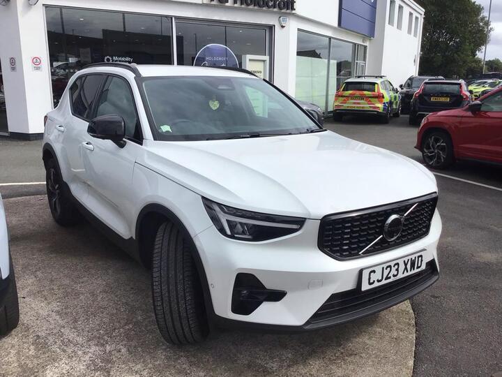 Volvo XC40 2.0 B3 MHEV Plus Dark DCT Auto Euro 6 (s/s) 5dr