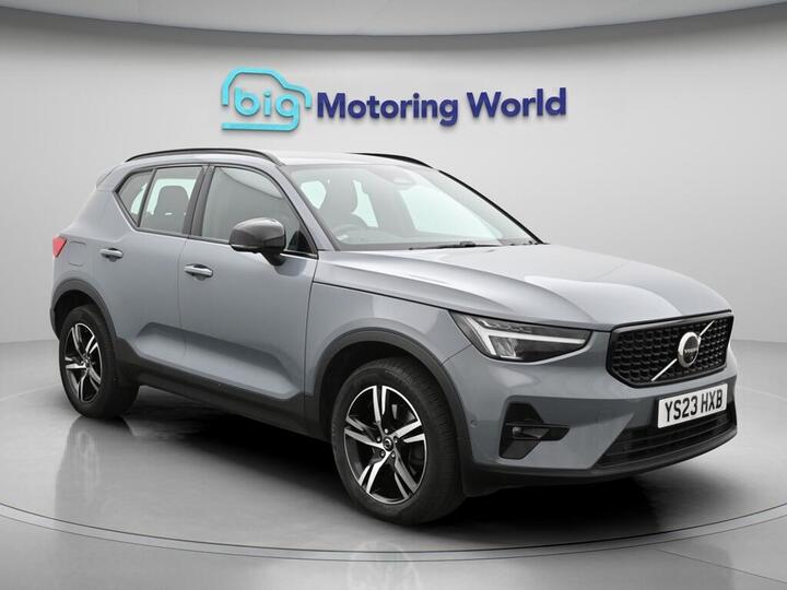 Volvo XC40 2.0 B3 MHEV Plus Dark DCT Auto Euro 6 (s/s) 5dr