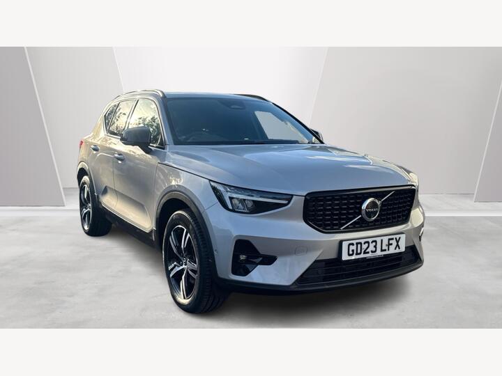 Volvo XC40 2.0 B3 MHEV Plus Dark DCT Auto Euro 6 (s/s) 5dr
