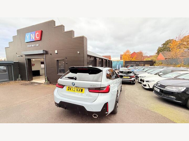 BMW 3 Series 2.0 330e 12kWh M Sport Touring Auto Euro 6 (s/s) 5dr BMW 3 Series 2.0 330e 12kWh M Sport Touring Auto Euro 6 (s/s) 5dr