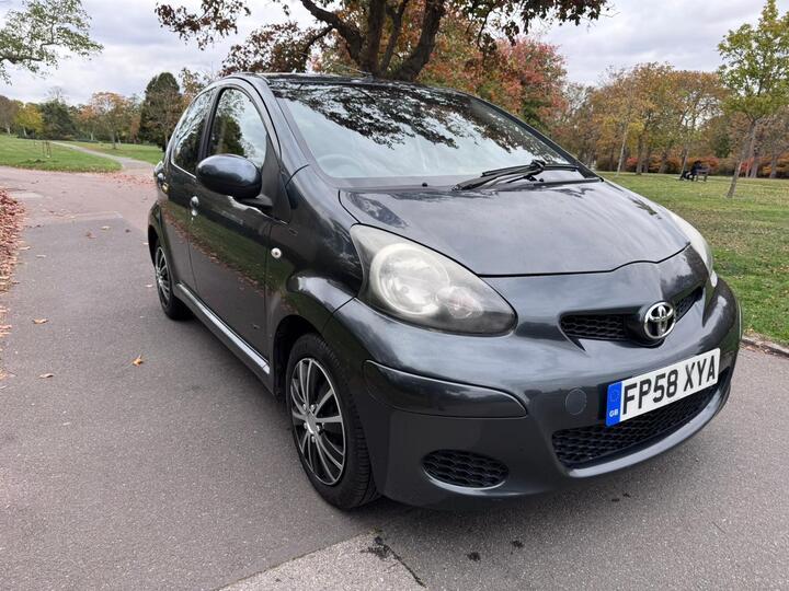 Toyota AYGO 1.0 VVT-i + Euro 4 5dr Toyota AYGO 1.0 VVT-i + Euro 4 5dr