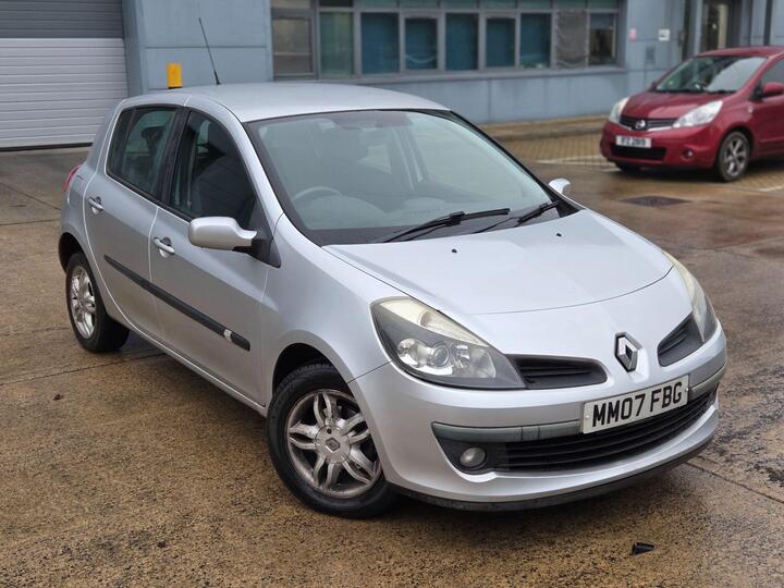 Renault Clio 1.2 TCe 16v Dynamique 5dr Renault Clio 1.2 TCe 16v Dynamique 5dr