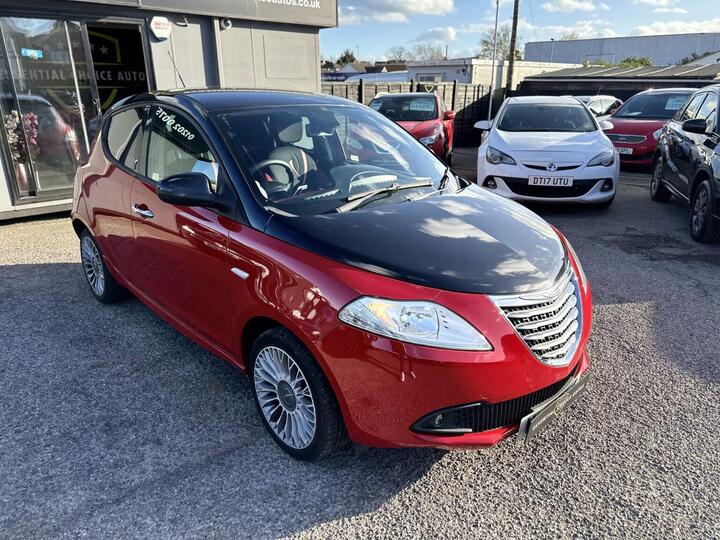 Chrysler YPSILON 1.2 Black&Red Euro 5 (s/s) 5dr Chrysler YPSILON 1.2 Black&Red Euro 5 (s/s) 5dr