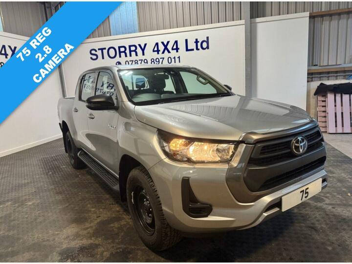 Toyota HI-LUX 2.4 D-4D Active Extra Cab Pickup 4WD Euro 6 (s/s) 4dr Toyota HI-LUX 2.4 D-4D Active Extra Cab Pickup 4WD Euro 6 (s/s) 4dr