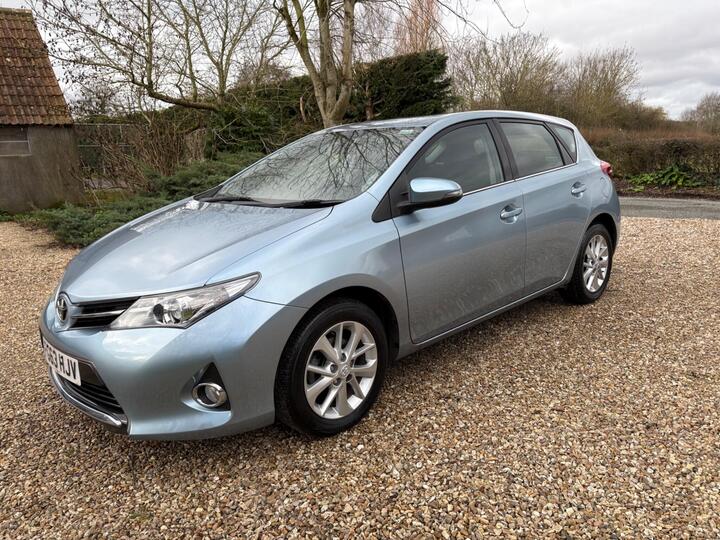 Toyota Auris 1.6 V-Matic Icon Euro 5 5dr Toyota Auris 1.6 V-Matic Icon Euro 5 5dr