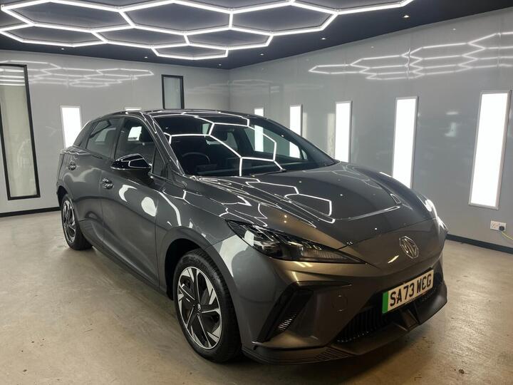 MG MG 4 64kWh SE Long Range Auto 5dr