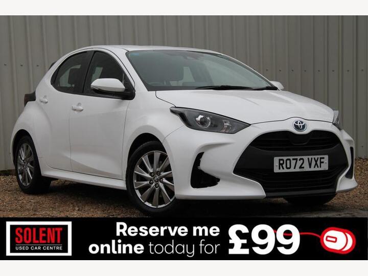 Toyota Yaris 1.5 VVT-h Icon E-CVT Euro 6 (s/s) 5dr Toyota Yaris 1.5 VVT-h Icon E-CVT Euro 6 (s/s) 5dr