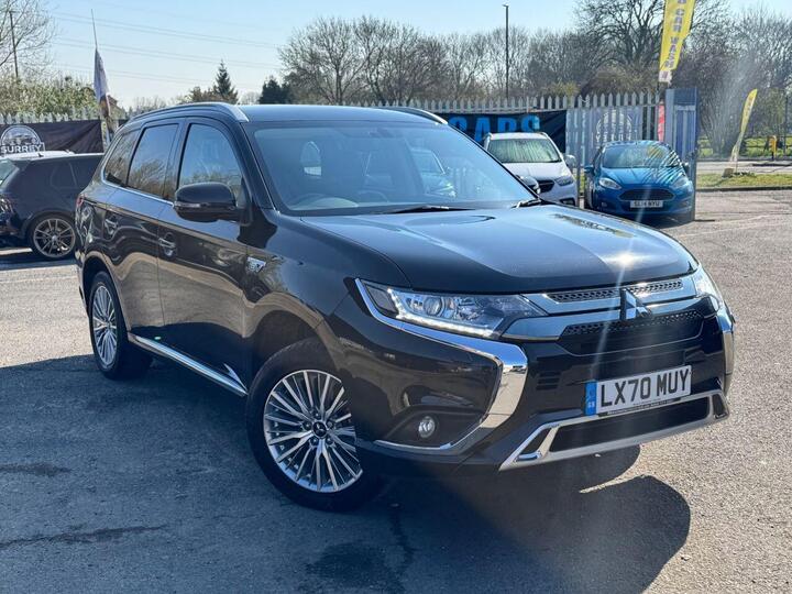 Mitsubishi OUTLANDER 2.4h TwinMotor 13.8kWh Design CVT 4WD Euro 6 (s/s) 5dr Mitsubishi OUTLANDER 2.4h TwinMotor 13.8kWh Design CVT 4WD Euro 6 (s/s) 5dr