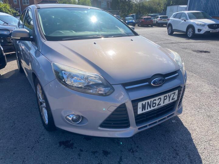 Ford Focus 1.0T EcoBoost Zetec Euro 5 (s/s) 5dr