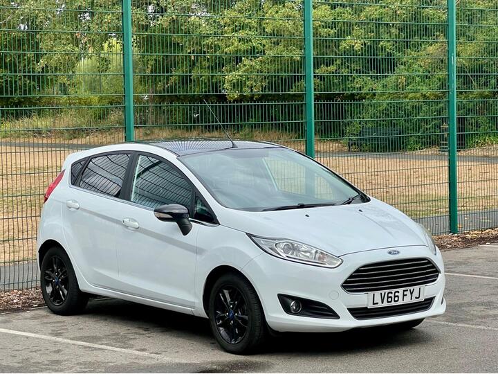Ford Fiesta 1.0T EcoBoost Zetec White Edition Euro 6 (s/s) 5dr