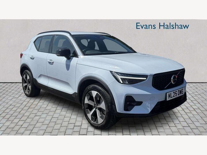 Volvo XC40 ESTATE 2.0 B4 MHEV Plus Dark DCT Auto Euro 6 (s/s) 5dr